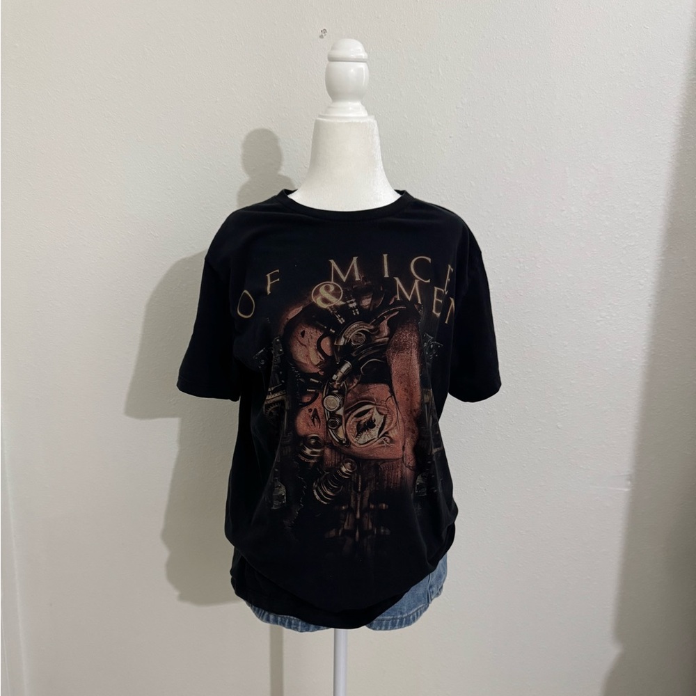 Black graphic men’s shirt